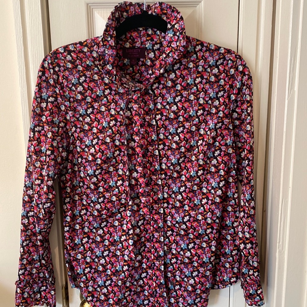 J Crew long sleeve button down blouse with ruffle collar and cuffs. Size 6